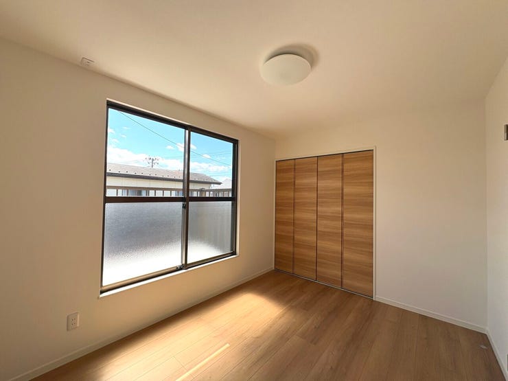 6帖の洋室。全居室フローリング仕様でお部屋のお掃除も楽々!