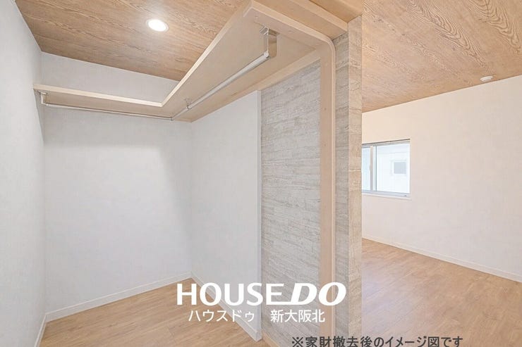 ■ウォークインクロークにはオールシーズンの衣服が一か所に収納できるため、衣替えの必要がありません♪