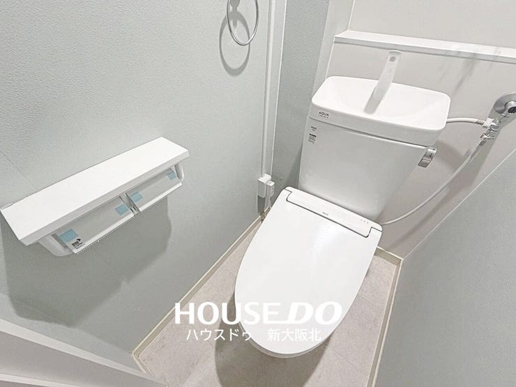 ■年中いつでも快適にご使用いただける温水便座付きトイレです!
■ペーパーホルダーが2つ付いているのも嬉しいポイント!補充のタイミングも計りやすいですね◎