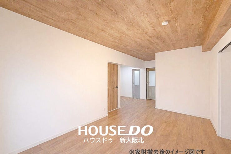 【外観】
■木目調の天井と床を採用しているため、自然の優しい雰囲気を感じながらお過ごしいただけます♪
■家族みんながゆったりくつろげる空間になりそうですね!