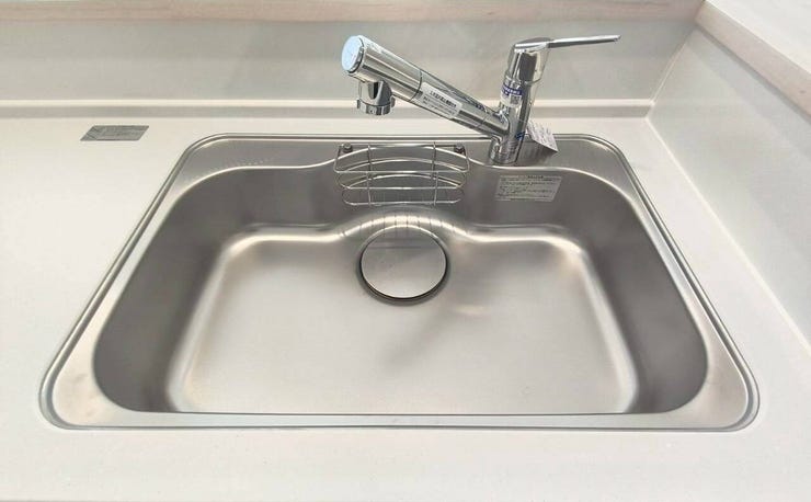 耐久性が良く、お手入れがしやすいステンレスのシンクです