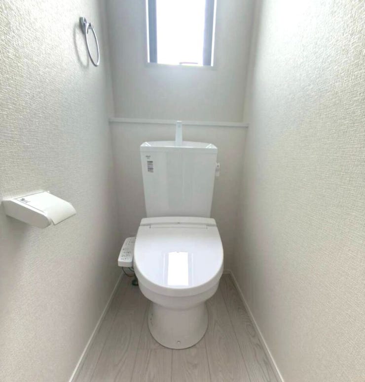 2か所にトイレがあり、来客時での使い分けも可能です