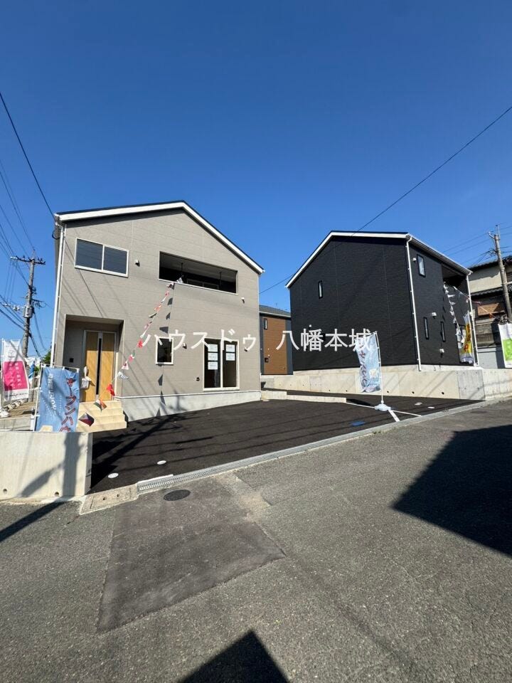 駐車場・前面道路ともに広いです。