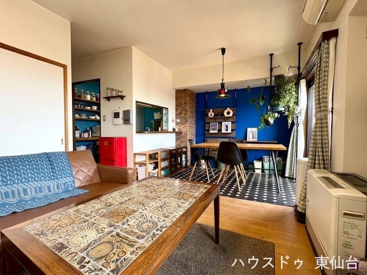 【リビング】
アクセントクロスがオシャレなリビングダイニングキッチンは広々12.5帖!