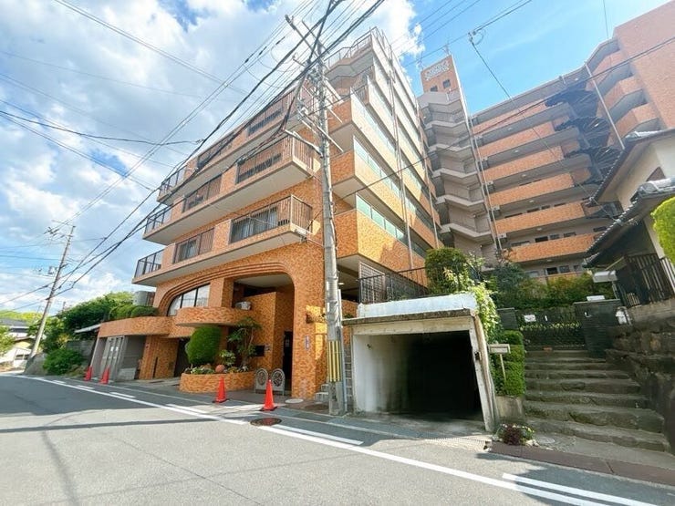 周辺は車の通行量も少なく、毎日の通行も快適です。