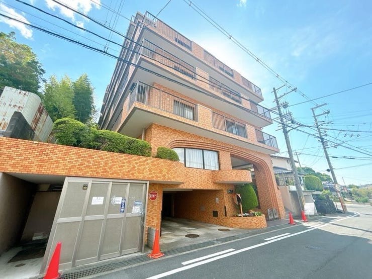 静かで落ち着いた閑静な住宅地です。
子育て世代の生活環境としても最適です◎