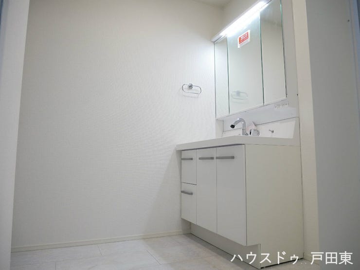 施工例 しっかりと収納のある洗面化粧台☆蛇口付近に水が溜まらずお掃除もしやすいですよ☆