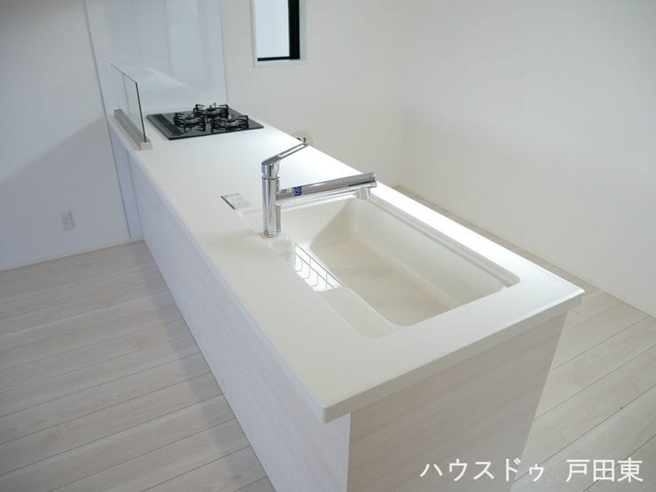 施工例 インテリアも映えるカフェスタイルキッチン☆ワークトップと一体型の人大シンクはお掃除ラクラク♪