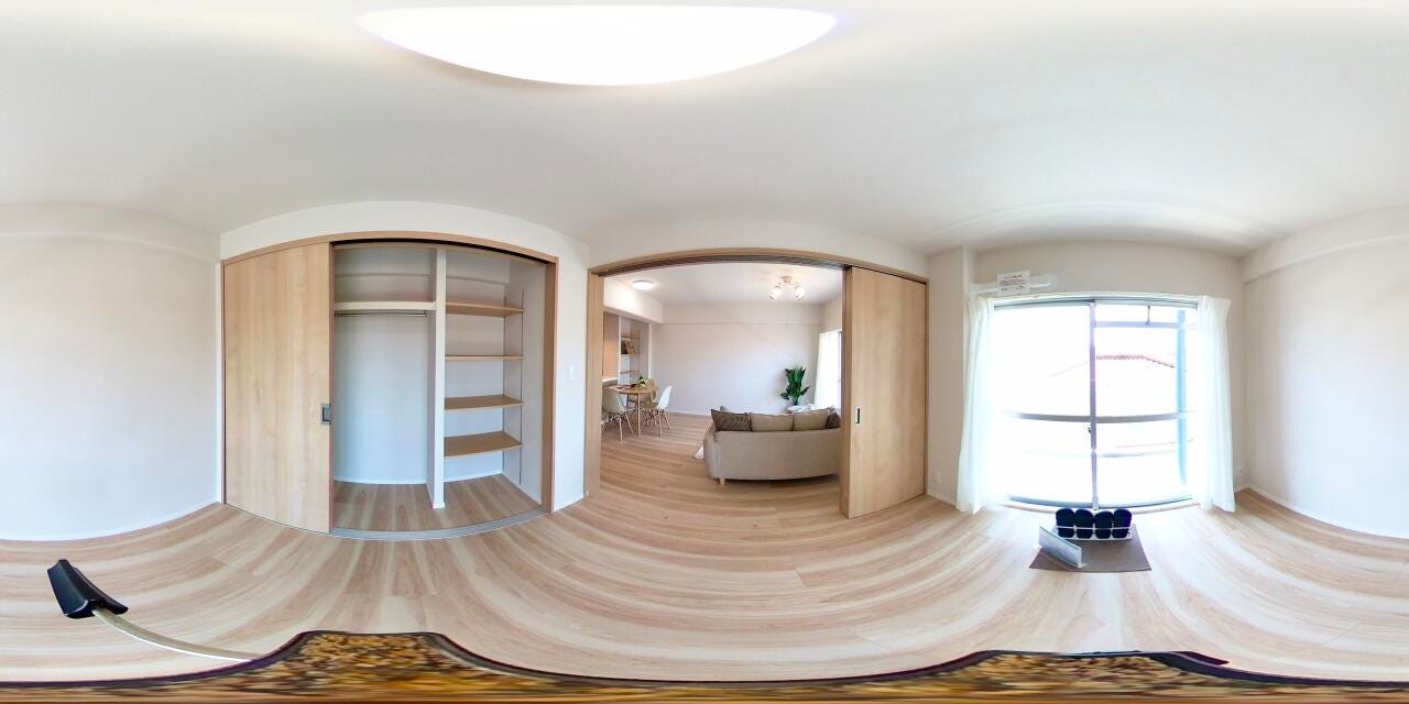 シンプルなお部屋だからこそ趣味に合わせて快適に使えますね。クローゼット付きでお部屋をすっきり見せる事が出来ます♪