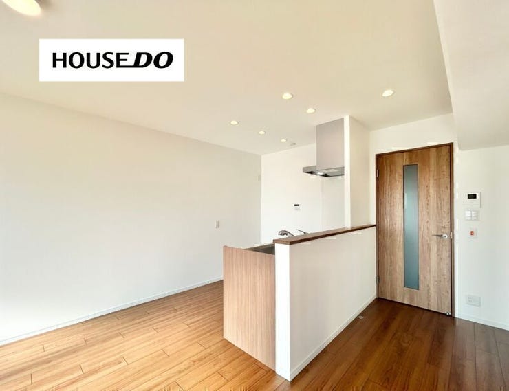 シンプルな内観デザインでどんな家具とも相性が良さそう♪