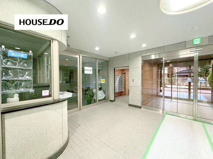 管理の行き届いたエントランスが住まいの印象を高めます。共用部もきれいに保たれ、安心感のあるマンションです。