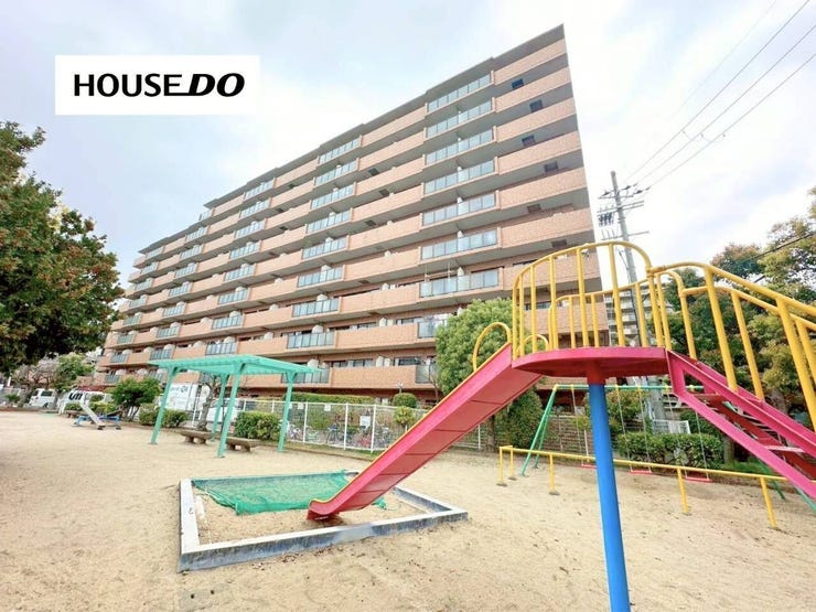 敷地内に公園があり、小さなお子さまのいるご家庭にも嬉しい住環境。お部屋だけでなく、暮らしやすさもぜひ現地でご体感ください。