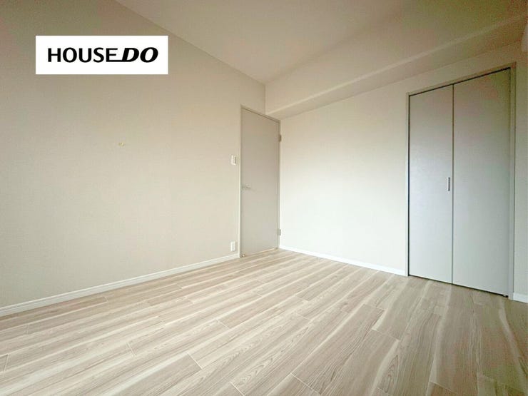 家具配置のしやすい洋室で、寝室や子ども部屋、書斎にも使いやすい一室です。