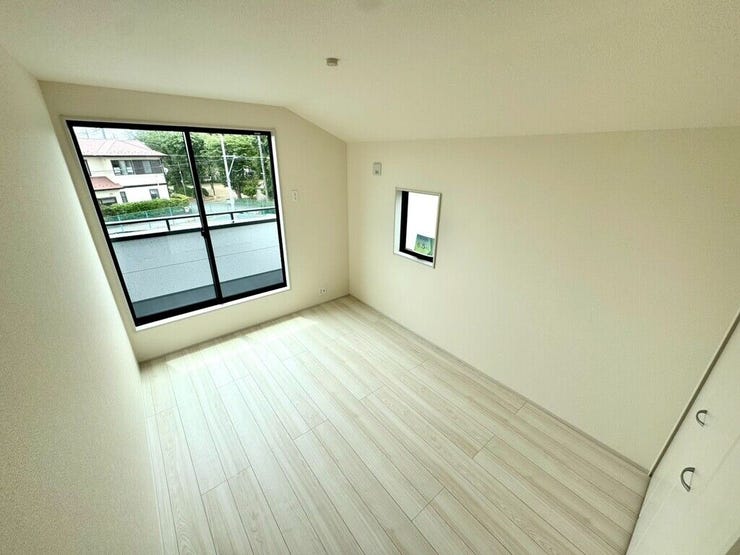 【Bedroom】ナチュラルな内装で、リラックスできる空間。寝室や書斎にも最適です。