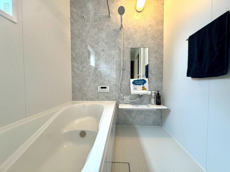 【Bathroom】広く快適な浴室で、ゆったりとお湯に浸かるひとときをお楽しみいただけます。