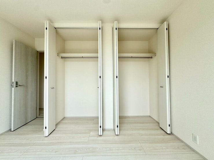 【Bedroom】クローゼット完備で収納力◎。家具の配置もしやすい機能的な洋室です。
