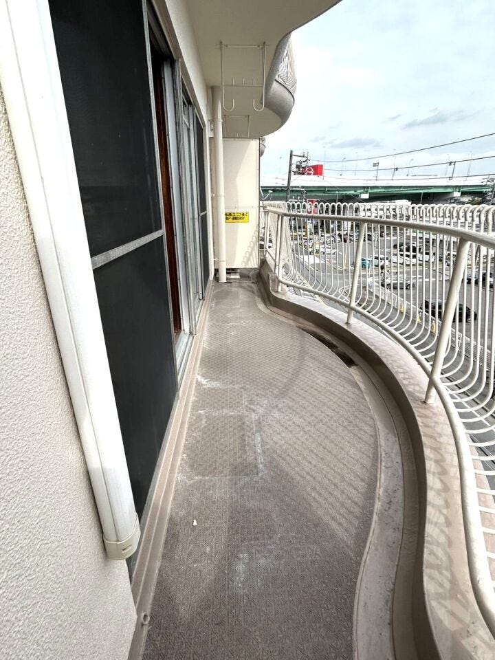 ◆南側バルコニー
南面に広がるバルコニー♪洗濯物がよく乾きそうなバルコニーです♪