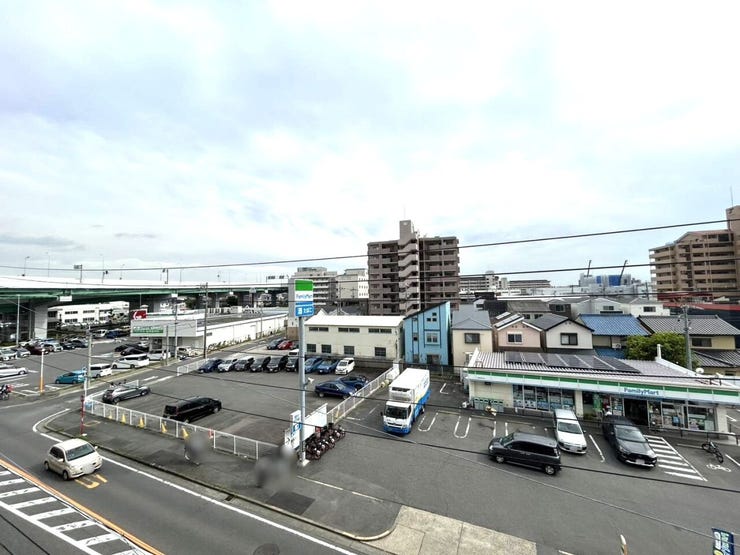 ◆南側バルコニーからの眺望
時には、ぼうっと空を眺めて、心を癒す時間も大切ですね♪