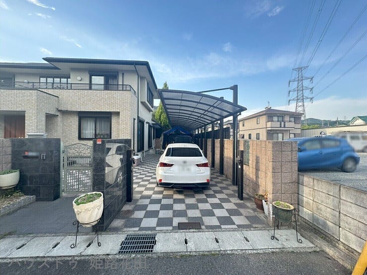 カーポート:普通車2台可能です