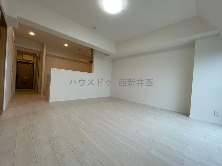光が入る明るいキッチン