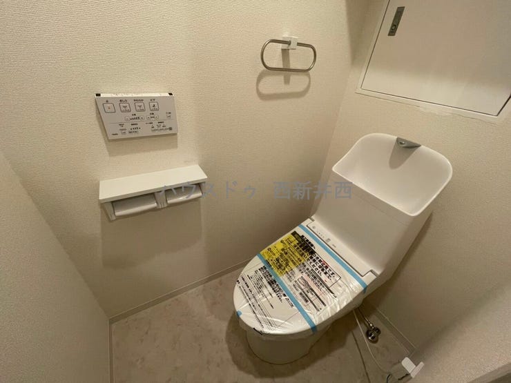 温水洗浄便座機能付きトイレ