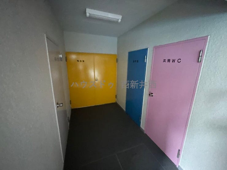 1階共有部分には、トイレ・集会所・更衣室などあり