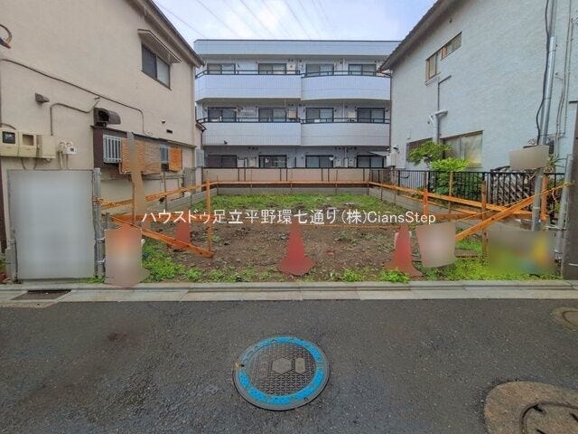 現在建築中。完成現場で参考見学可能です。