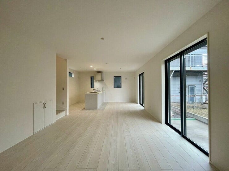 【Living】家族が集まりやすい場所で、くつろぎと会話が自然に生まれます。