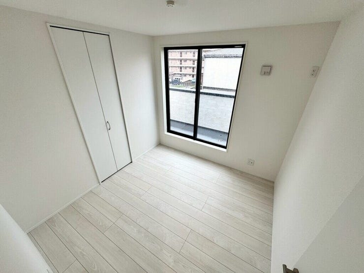 【Bedroom】ナチュラルな内装で、リラックスできる空間。寝室や書斎にも最適です。