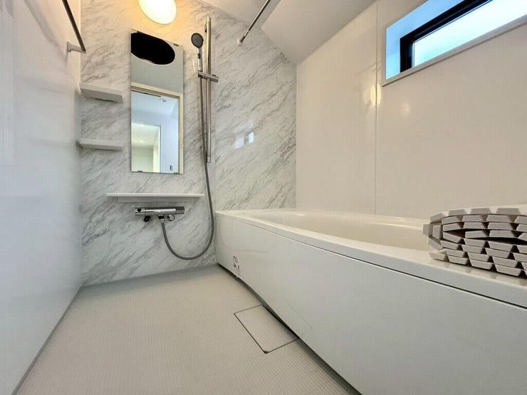 【Bathroom】お子様とのバスタイムにも十分な広さがあり、掃除も簡単にできます。