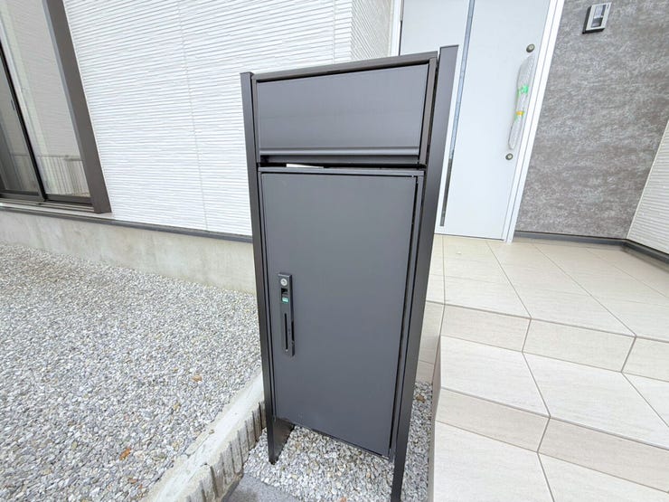 宅配ボックス付き♪留守にしていても荷物を受け取れるため、再配達の依頼をする手間や、配達時間を気にするストレスから解放されます。