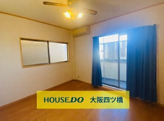 【洋室】
明るく開放感のある2面採光のお部屋!
バルコニーに面した大きな窓から心地よい光が入り、風通しも良好☆
※AIによる家具消しを行っております。