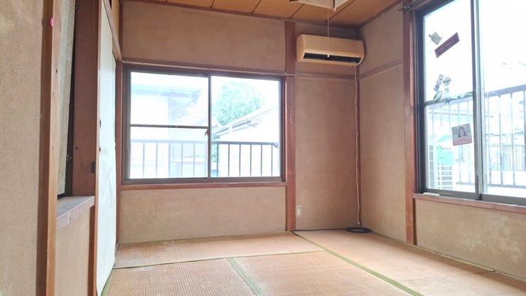 2階和室6帖 東側窓・南側はベランダへの行き来も便利です