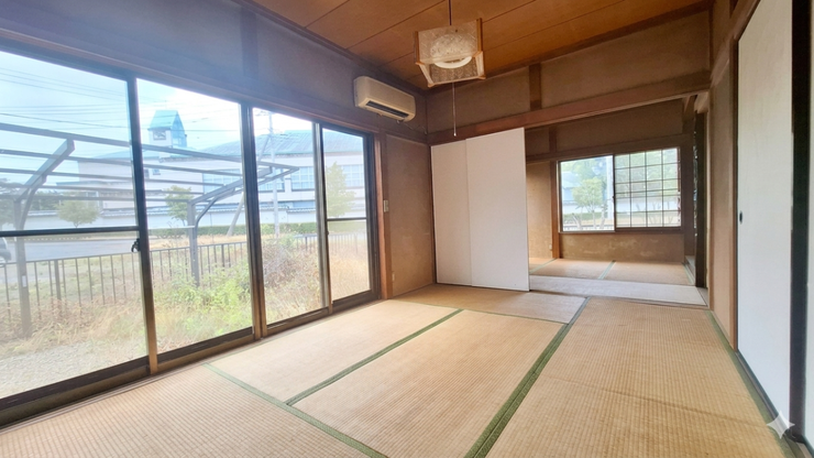 1階8帖と4.5帖の和室となります 続き間として使い勝手も良好です