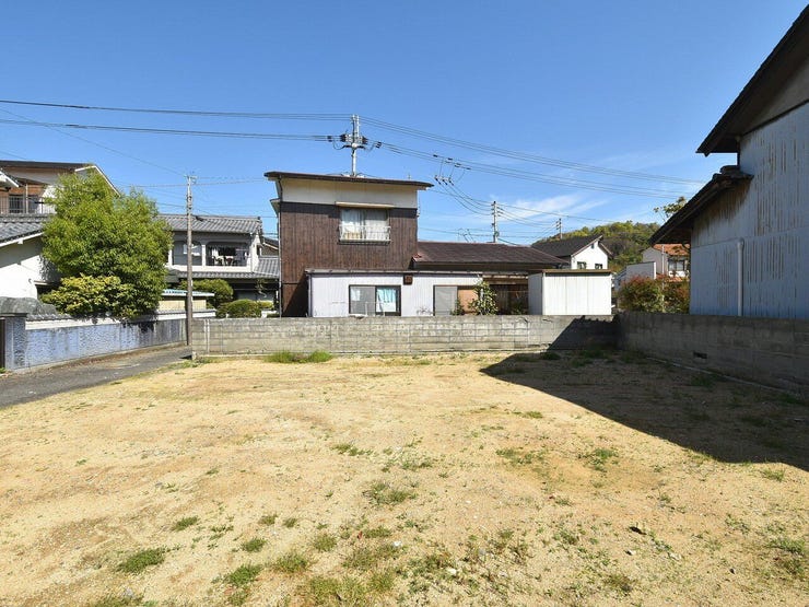 敷地内を南側より撮影