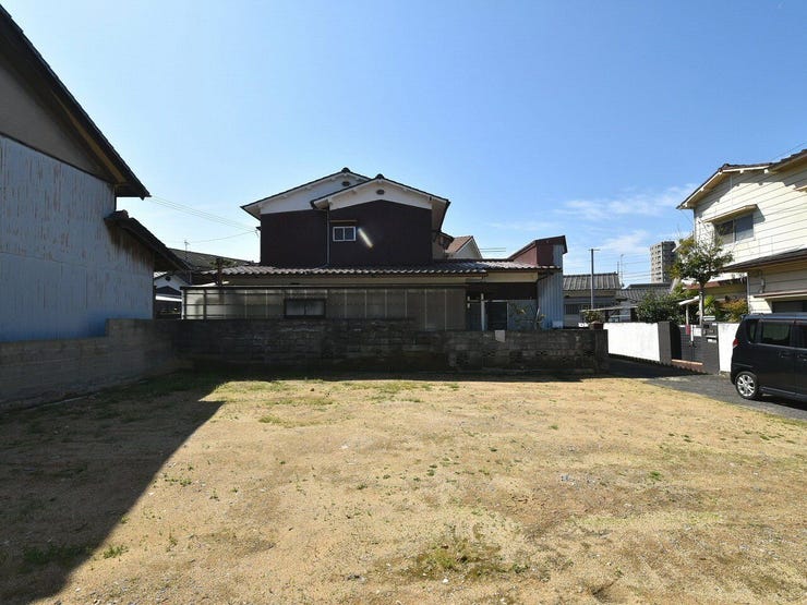 敷地内を北側より撮影