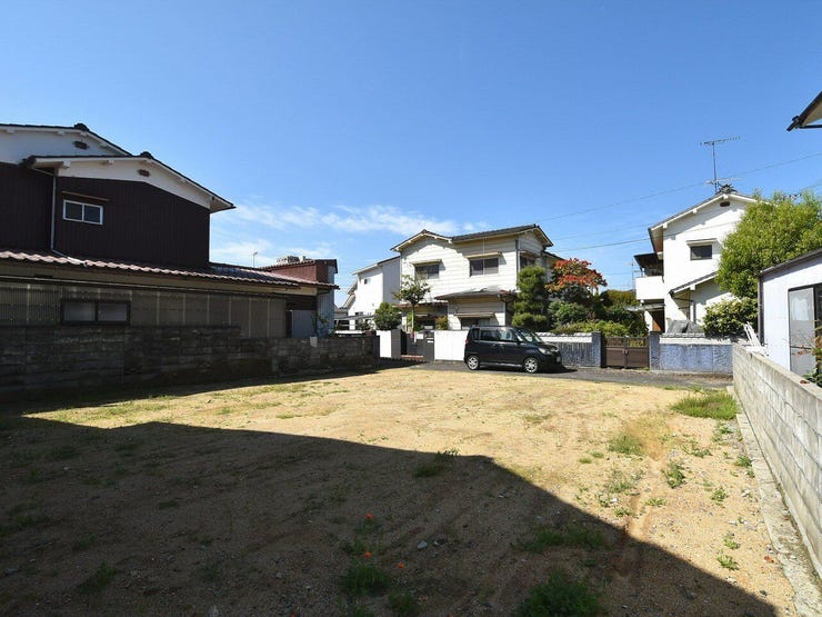 敷地内を北東側より撮影