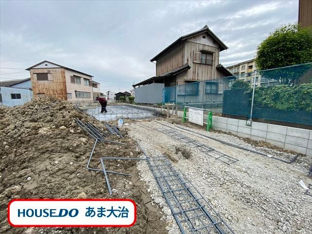 【外観】
周辺は閑静な住宅街。コンビニやスーパーまで徒歩圏内で生活のしやすい鍋片2丁目エリアです。