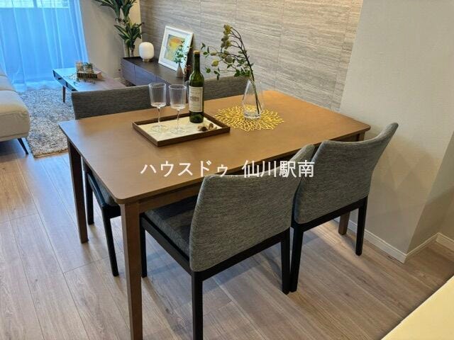ダイニングテーブル設置済み