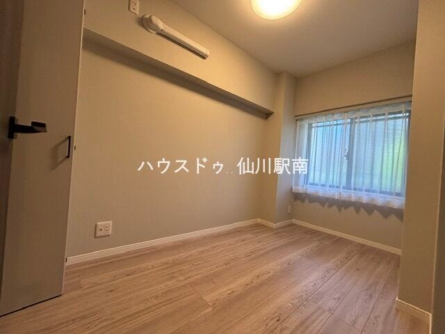 北西側洋室