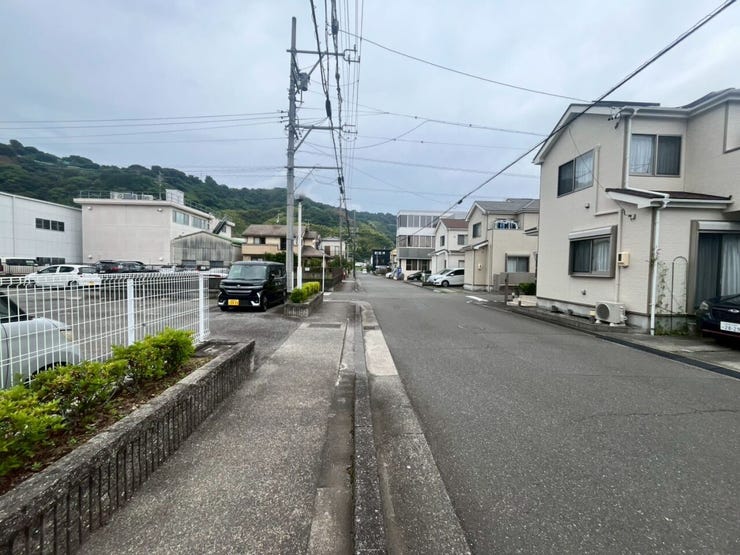 前面道路になります。