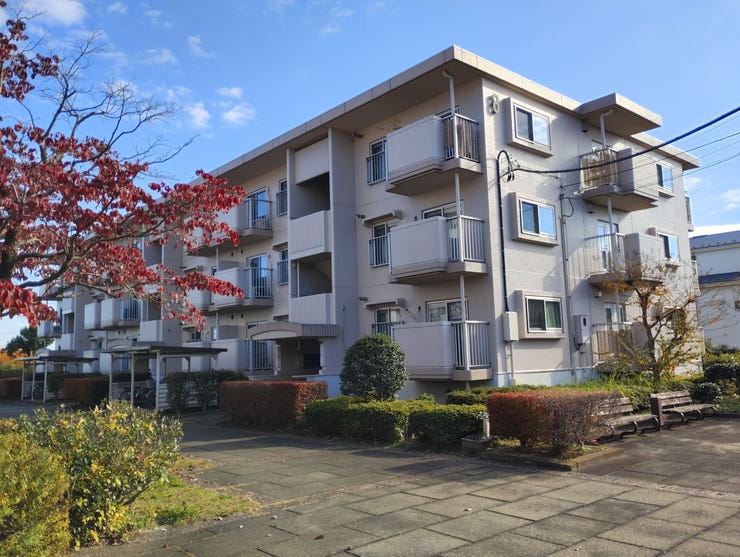 【外観】
RC造3階建