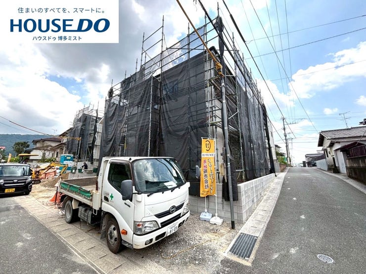 【大野城市大城 1号棟】■駐車スペースは3台分。お車の出し入れしやすい並列駐車■大城小学校まで歩10分(7月
16日撮影)