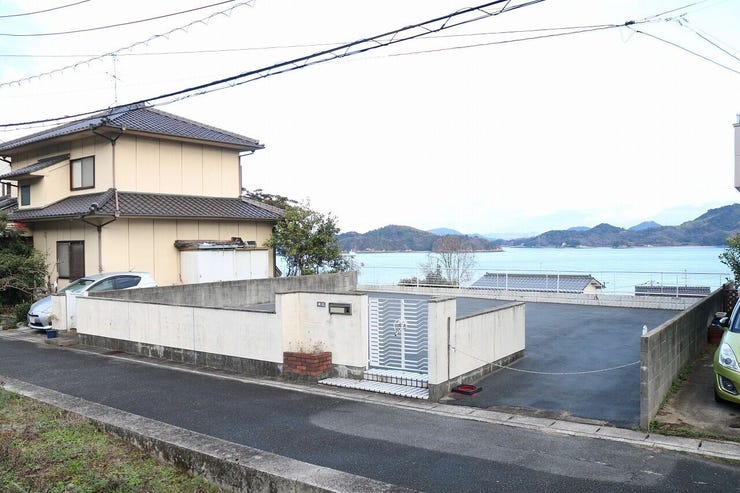 【外観】
オーシャンビューです。季節、天候、時刻によって表情を変える海は、見ていて飽きることがありません(^^)