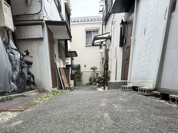 建物前面通路