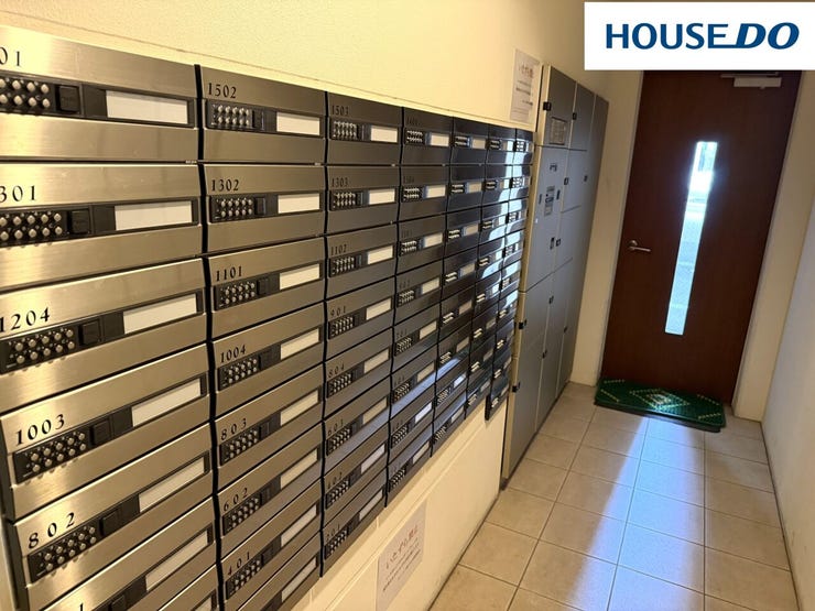 不在時もしっかり荷物が受け取れる宅配ボックスがあるので配送時間を気にせず注文ができます♪旅先から荷物だけを先に配送することも可能☆保管期間は保管日から3日間。