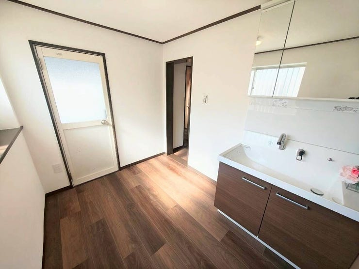 鏡の中に収納可能です!