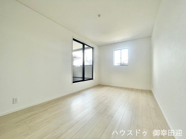 ■2階8帖洋室■心からリラックスできる静けさ、上質な眠りで、毎日をリセットします。明日への活力を養う空間です。