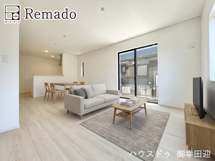 【リビング】
■家族の笑顔が集う中心地■お気に入りの家具を迎え、窓からは心地の良い光が差し込みます。※CGで家具を配置しています。