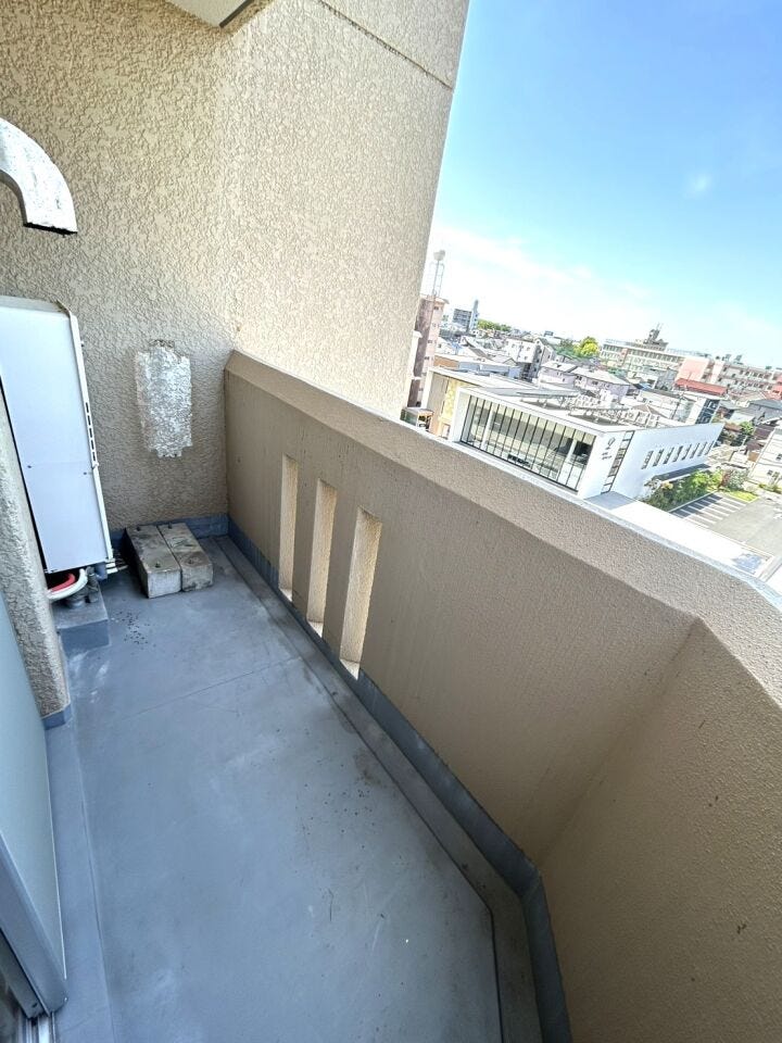 ◆西側のバルコニー
お部屋への通風良好です♪